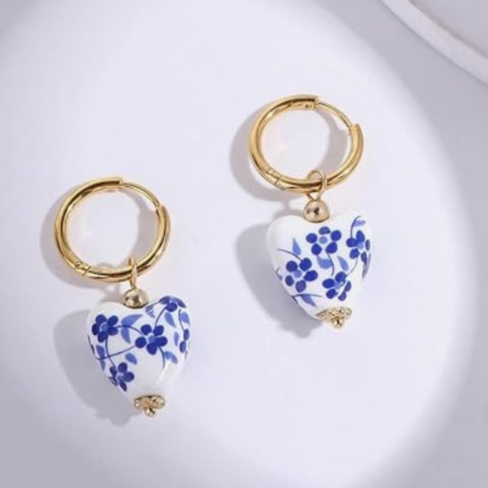 Blue & White Floral Pearl Heart with gold huggie hoop dangle earrings 💙🤍
